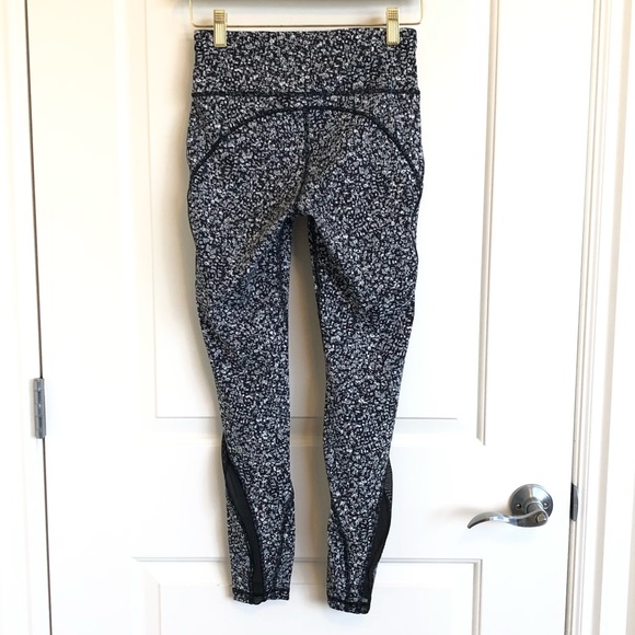 Lululemon Invigorate 7/8 Tight - Picture 5 of 6